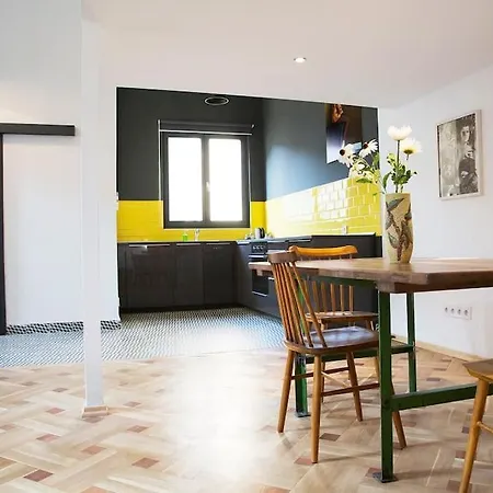 דירה Bright Artist Loft W Terrace בודפשט